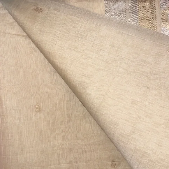 Elegant Pink and Gold Saree - Picture 5 of 6